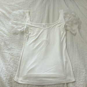 Beautiful puffy sleeve blouse